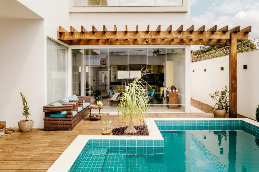 Create a Beautiful Space for Outdoor Entertaining
