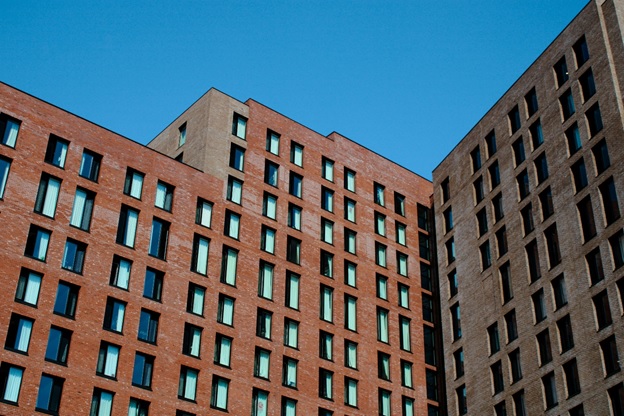 5 Benefits of Buying Real Estate for Your College Student
